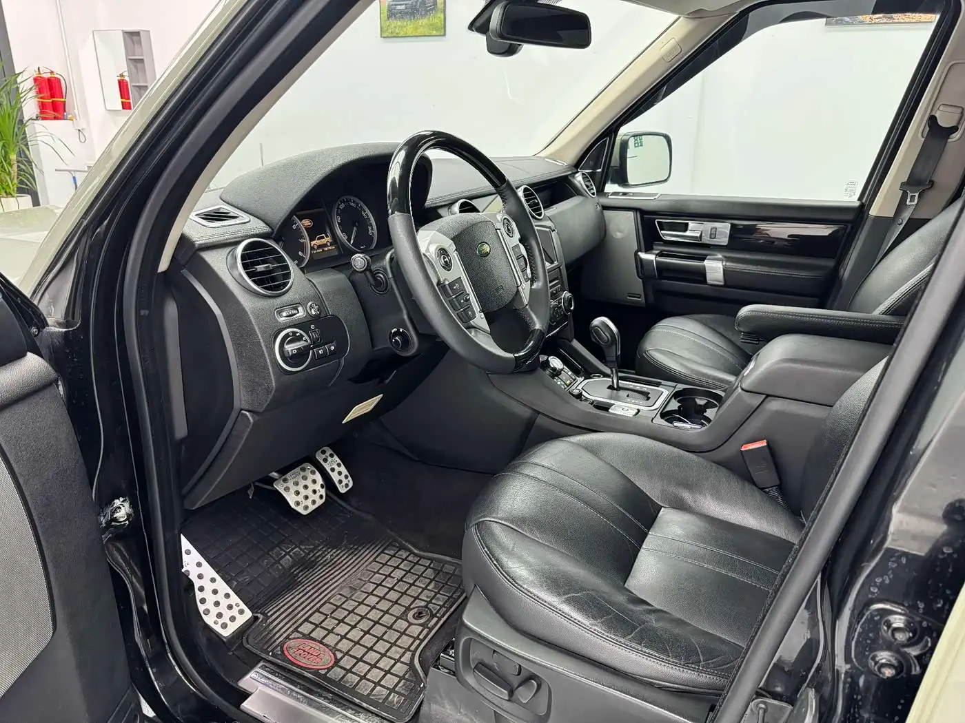 Land Rover Discovery 2010 — Şəkil 7/9