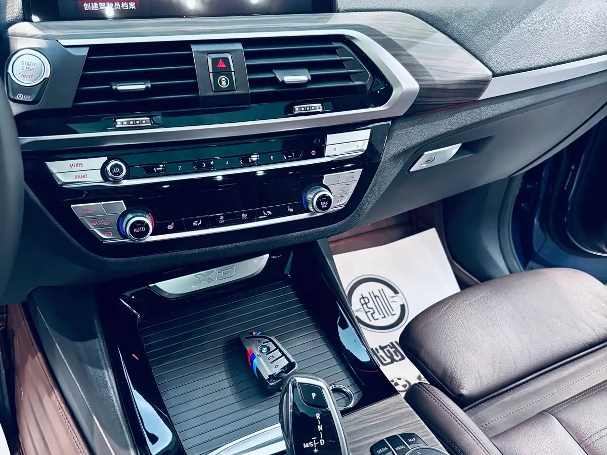 BMW X3 2020 — Photo 8/14