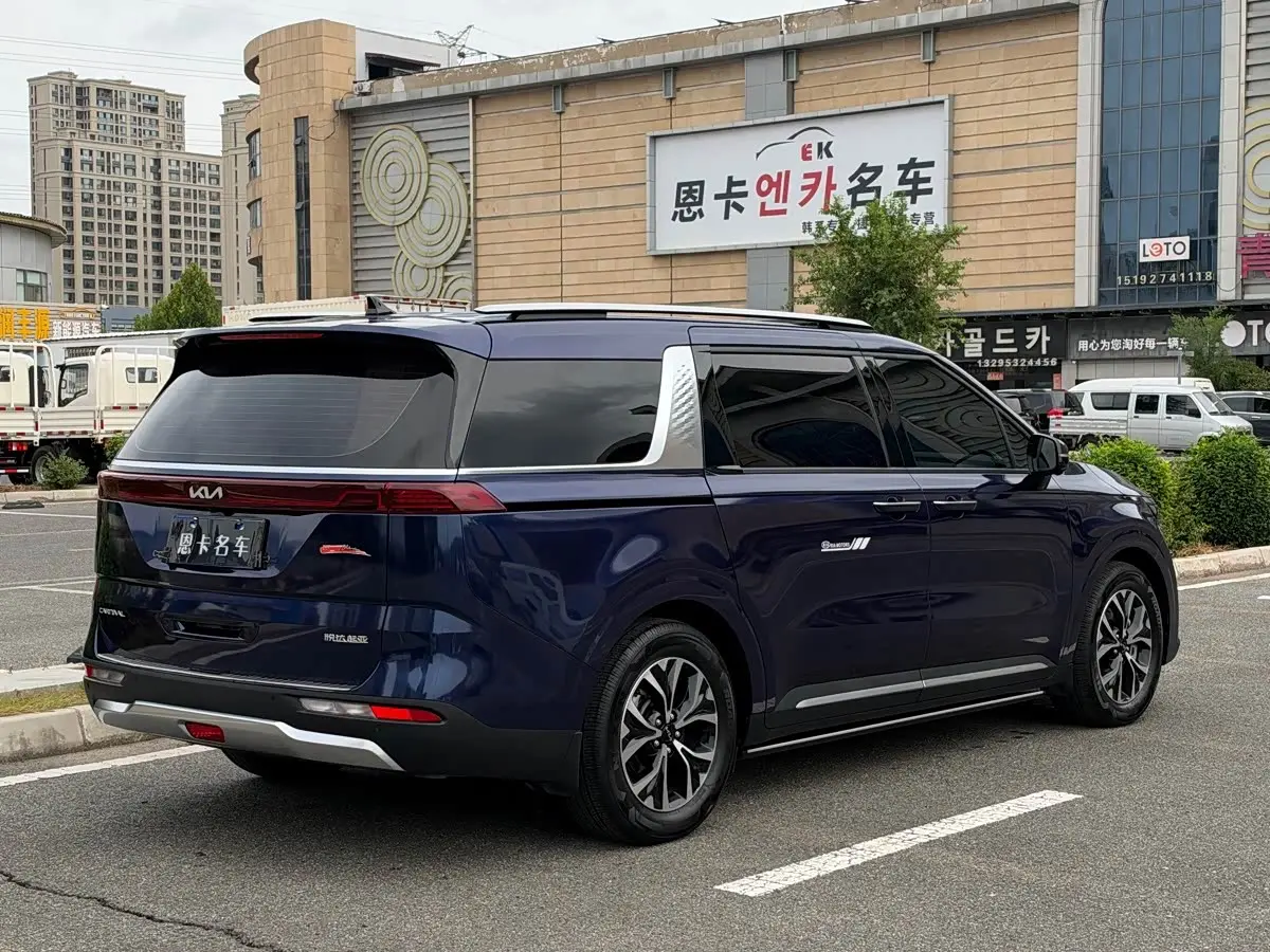 Kia Carnival 2022 — Photo 6/18