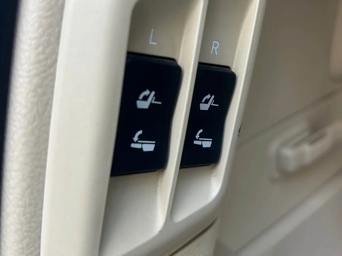 Toyota Prado 2016 — Photo 15/18