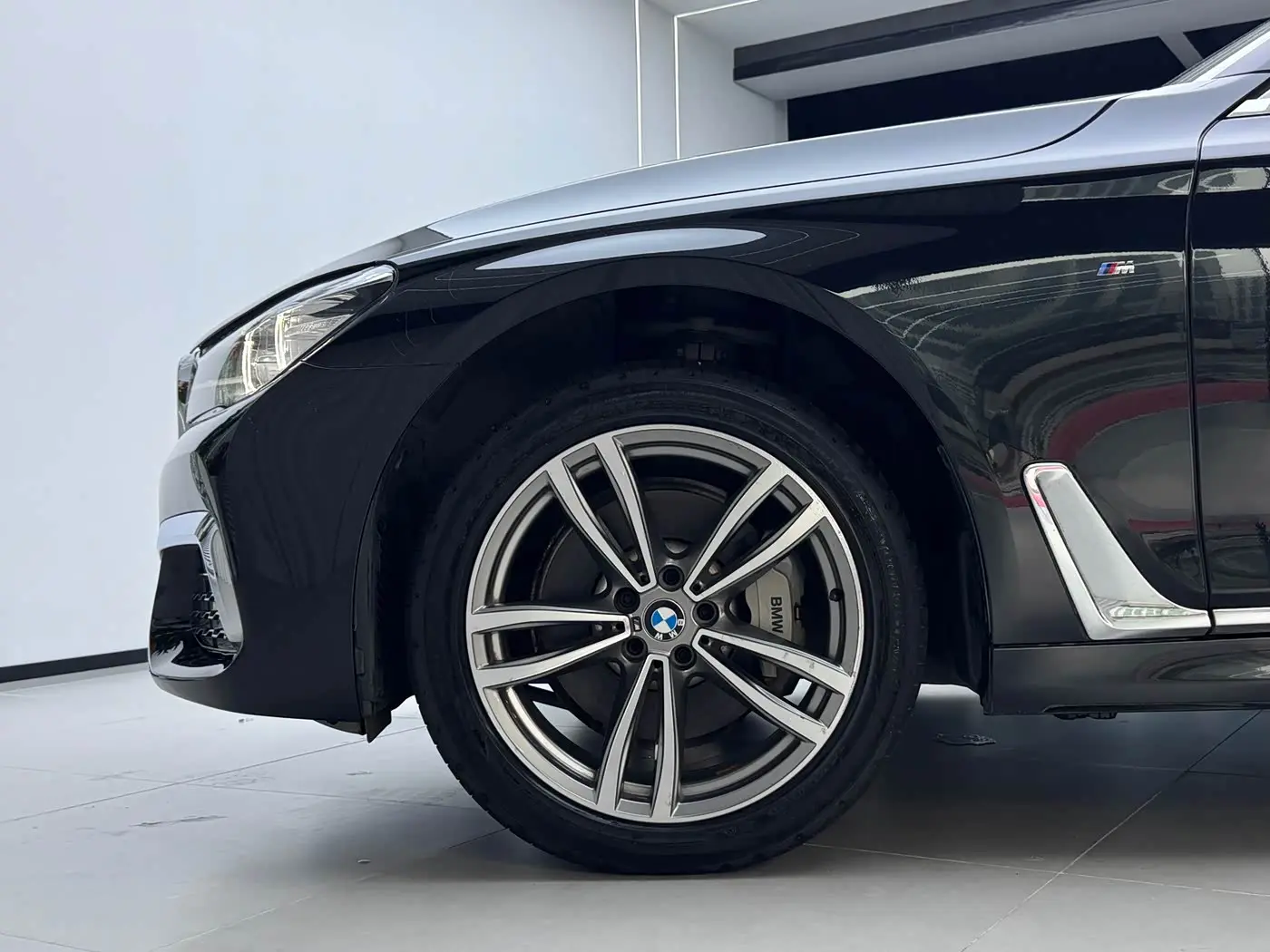 BMW 7 Series 2018 — Photo 17/20