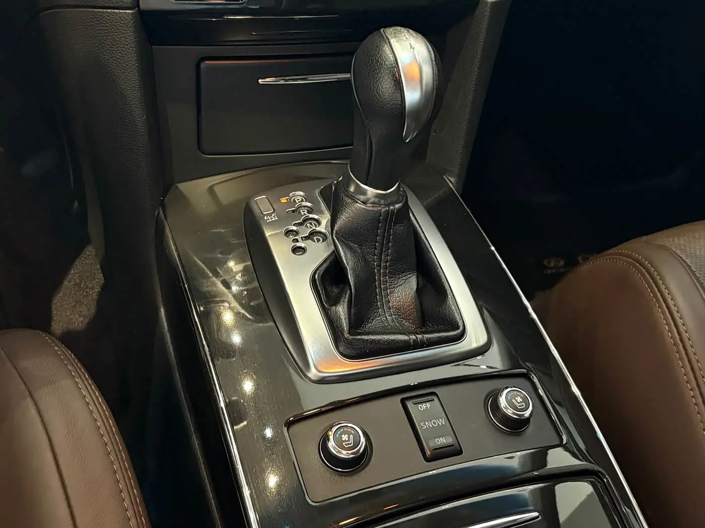 Infiniti QX70 2015 — Şəkil 12/20