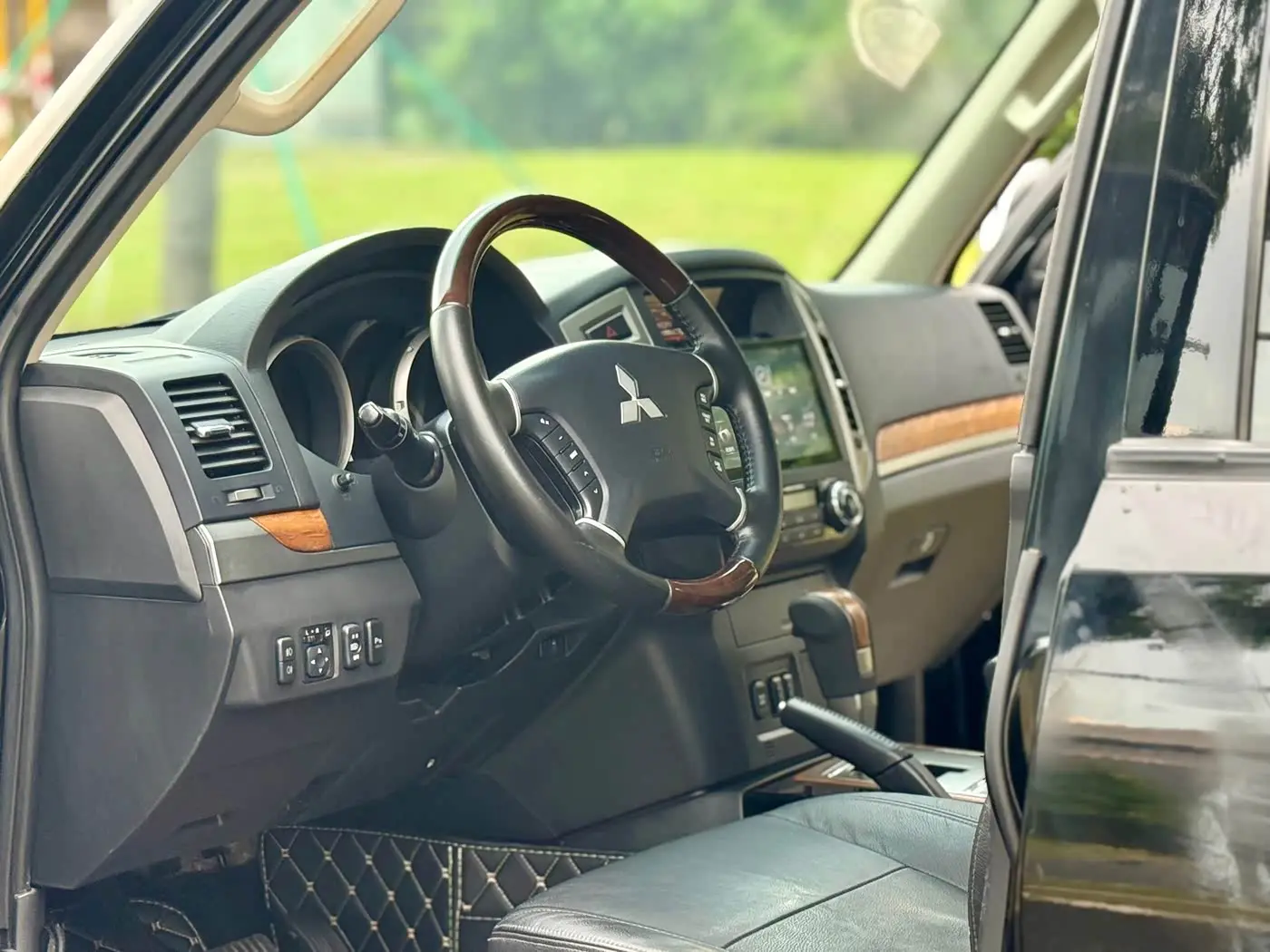 Mitsubishi Pajero 2018 — Şəkil 11/19