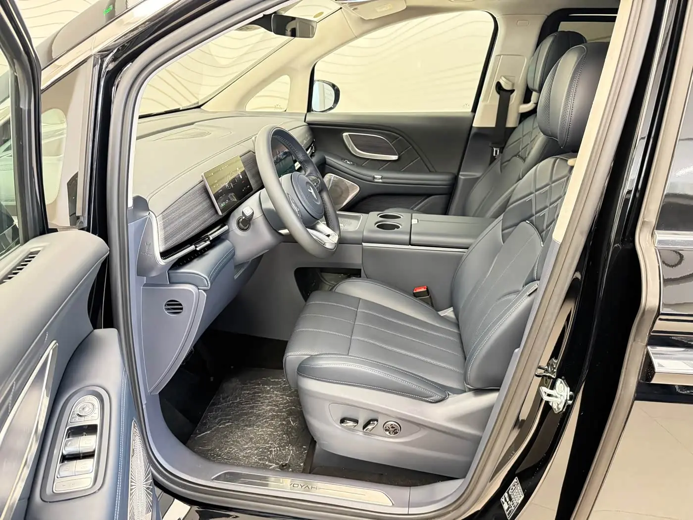 Voyah Auto Voyah Dreamer 2025 — Photo 8/12