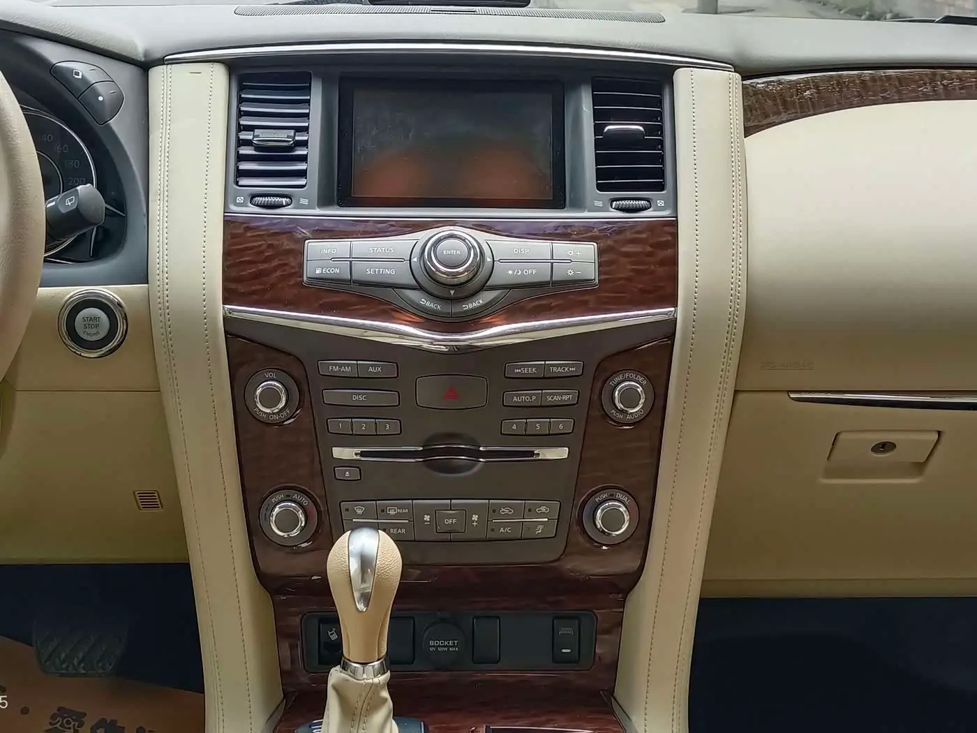 Nissan Patrol 2017 — Şəkil 7/12