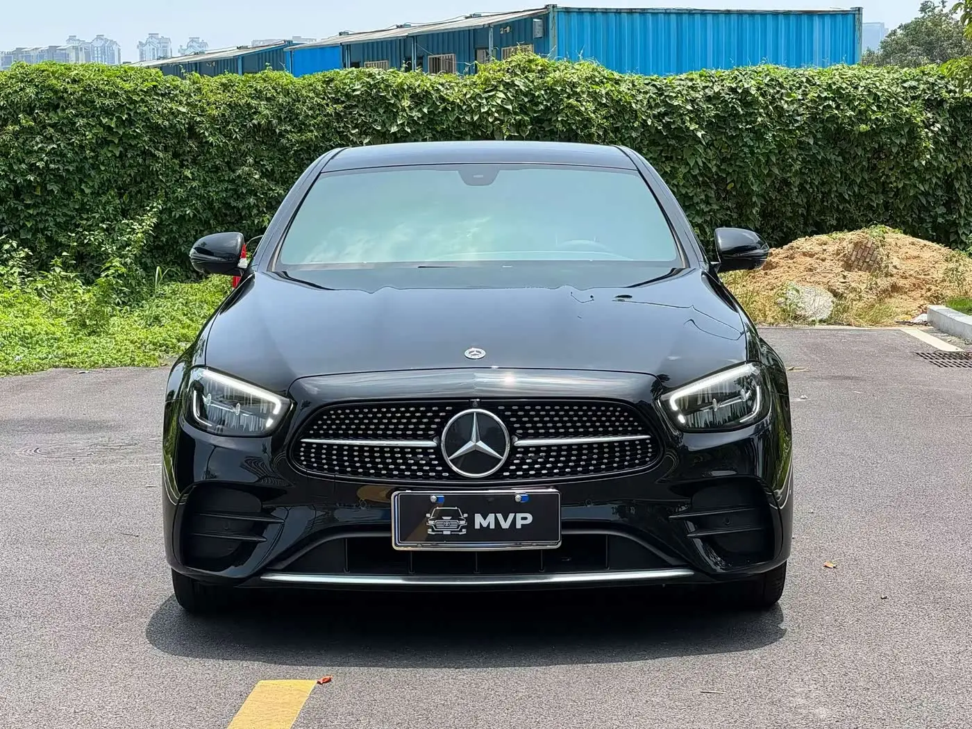 Mercedes-Benz E-Class 2022 — Photo 2/9
