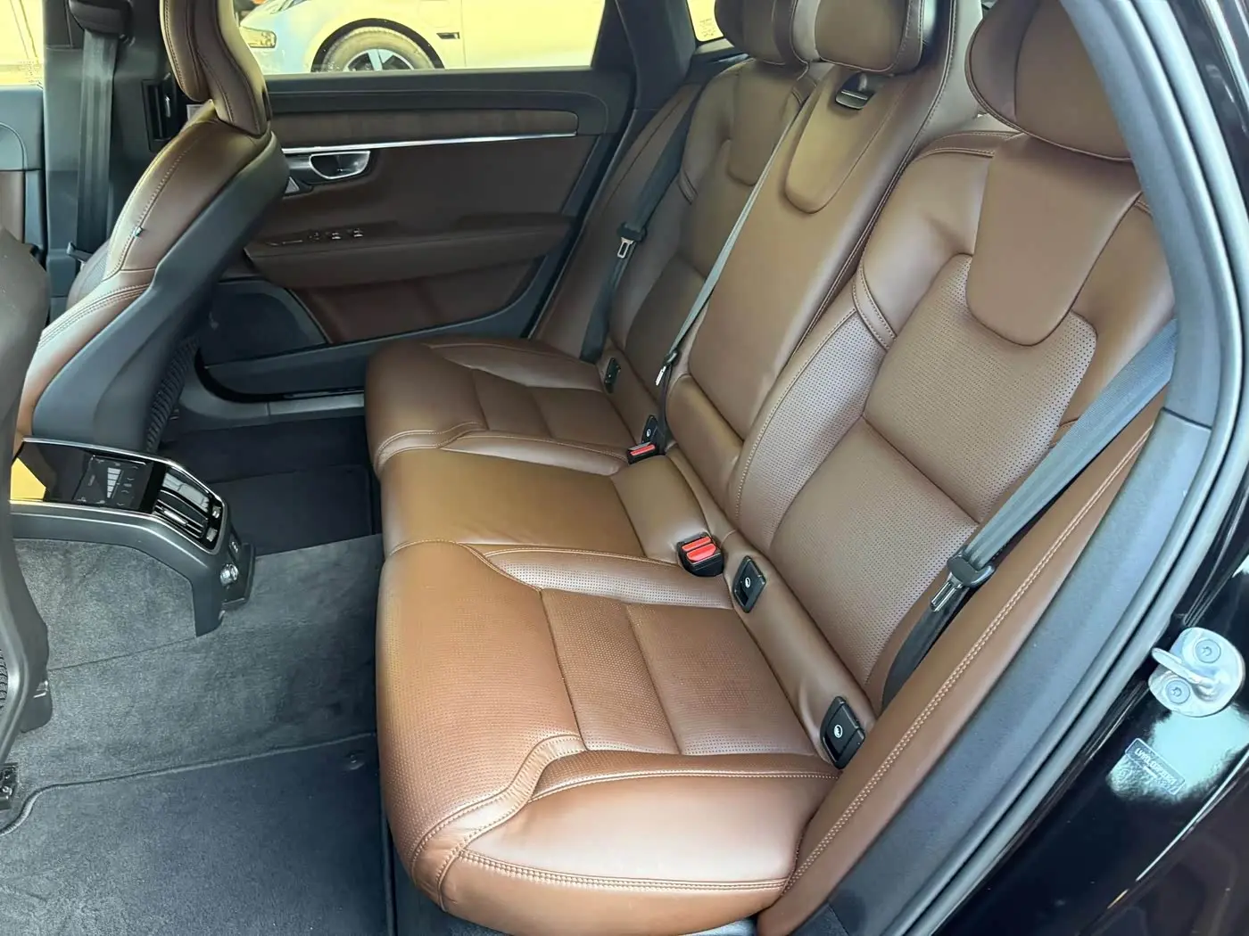 Volvo S90 2023 — ფოტო 18/19