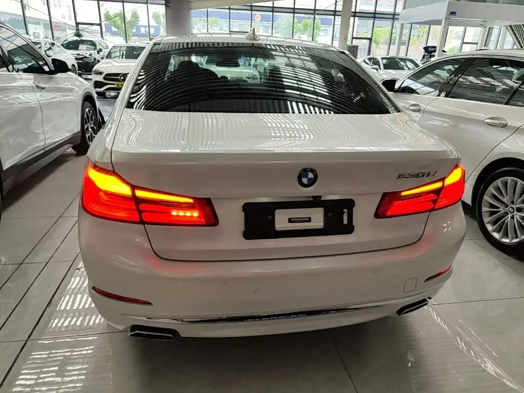 BMW 5 Series 2019 — Фото 4/20