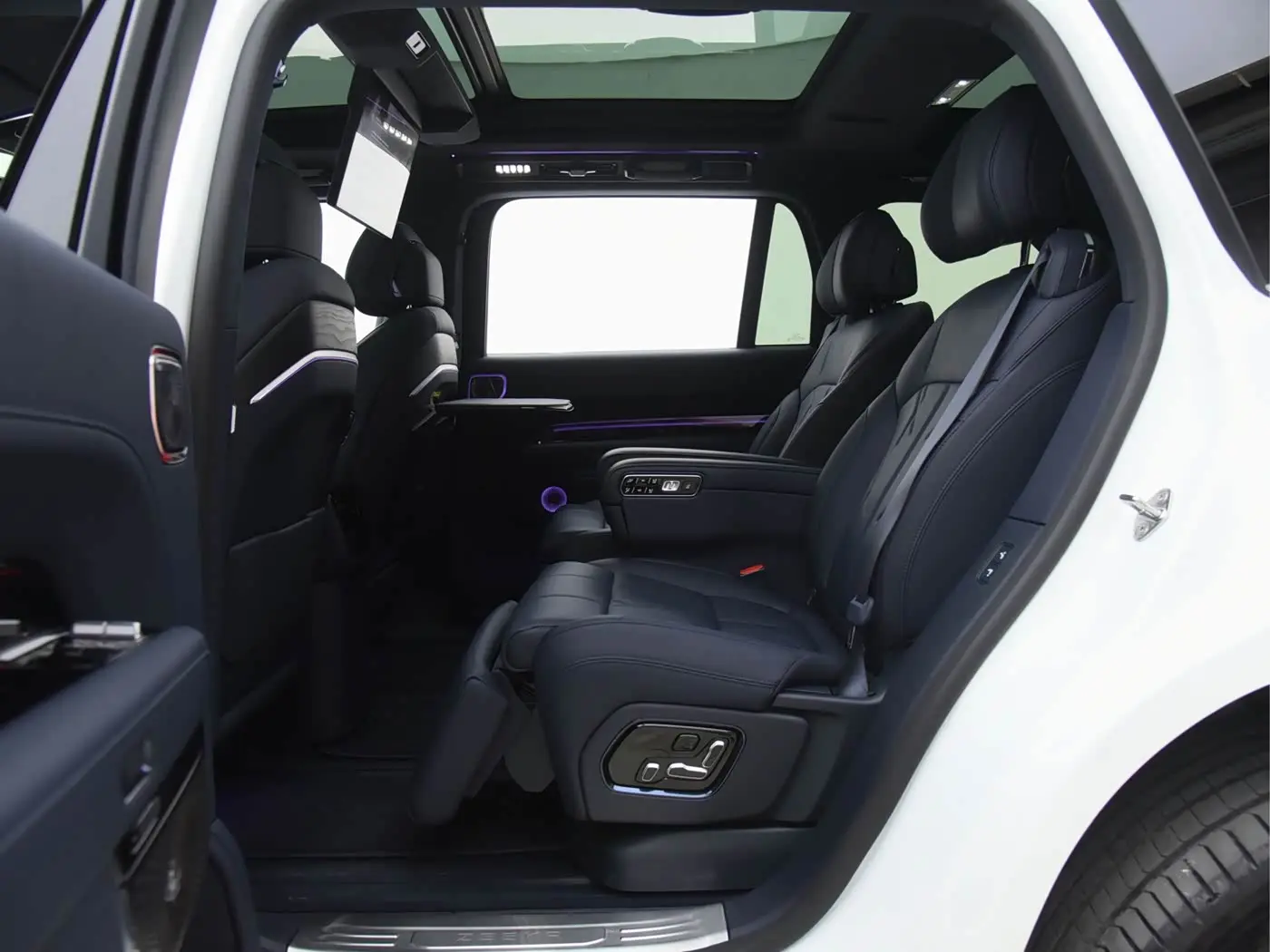 ZEEKR 9X 2026 — Photo 13/20
