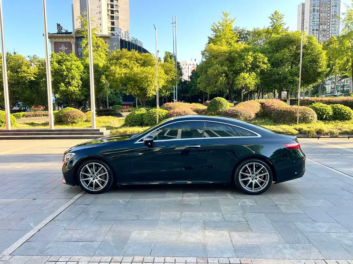 Mercedes-Benz E-Class 2021 — Photo 7/9