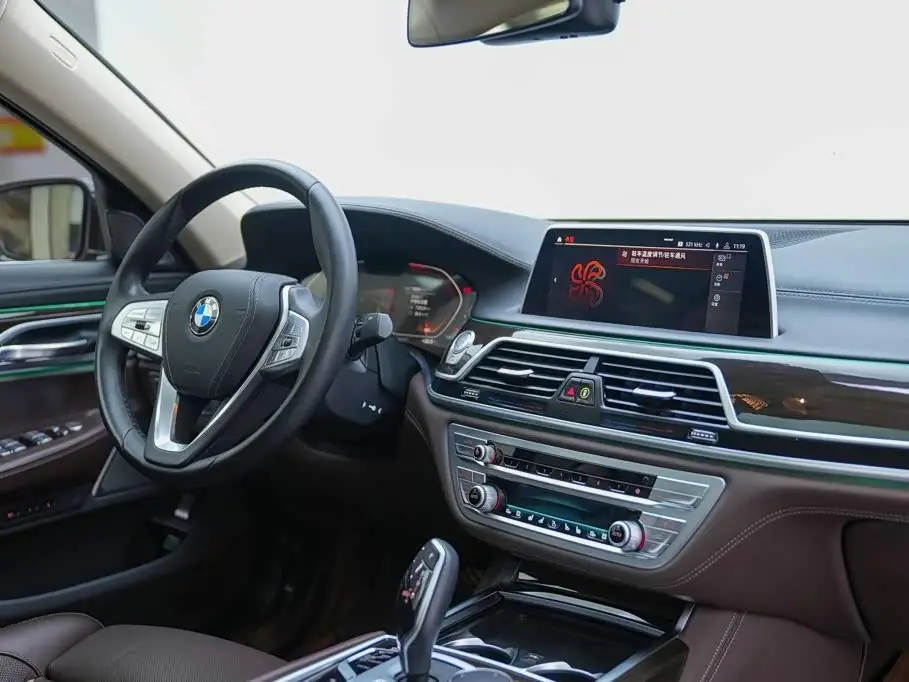 BMW 7 Series 2020 — Photo 8/17