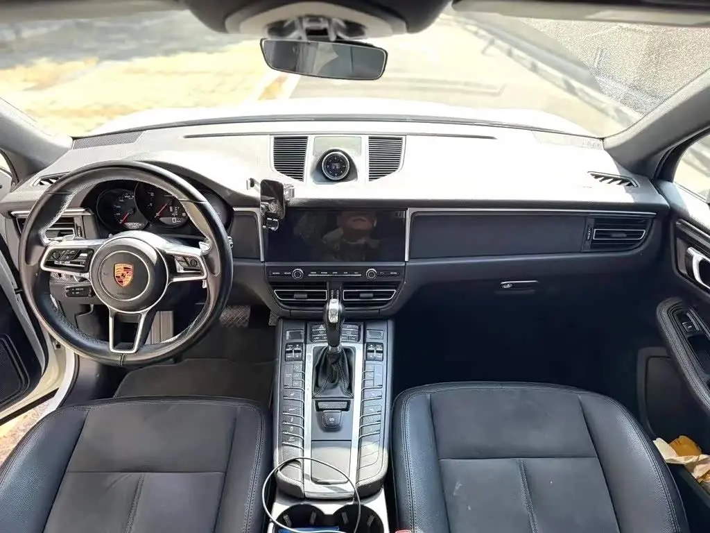 Porsche Macan 2019 — Photo 7/9