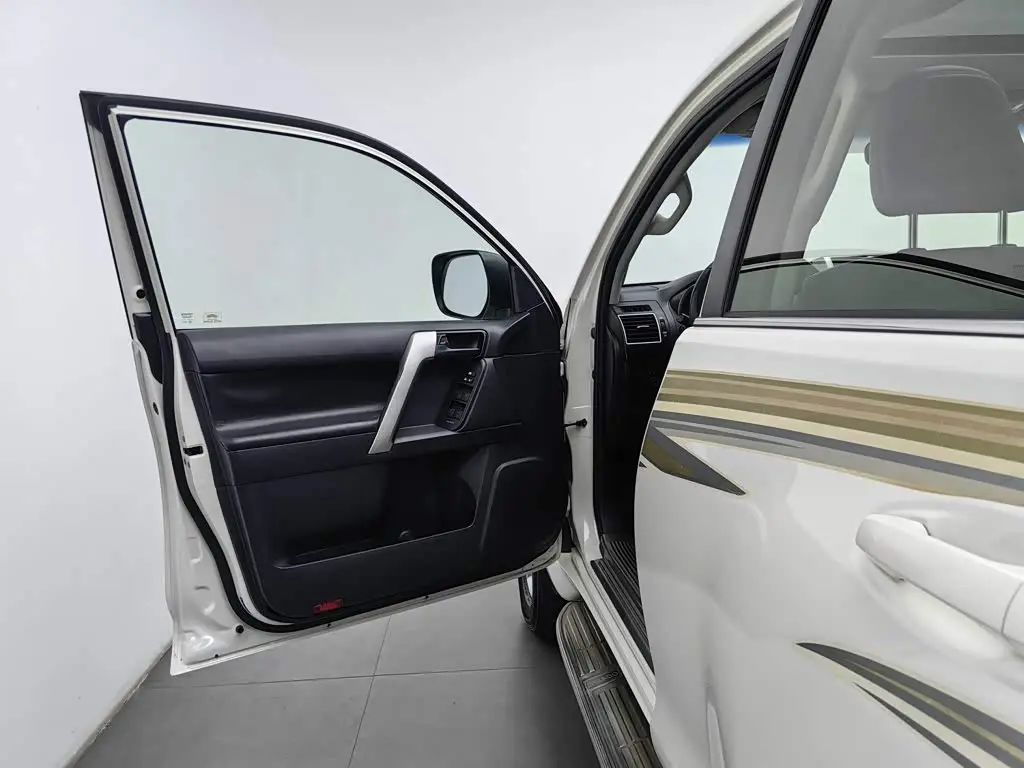 Toyota Prado 2016 — ფოტო 8/20