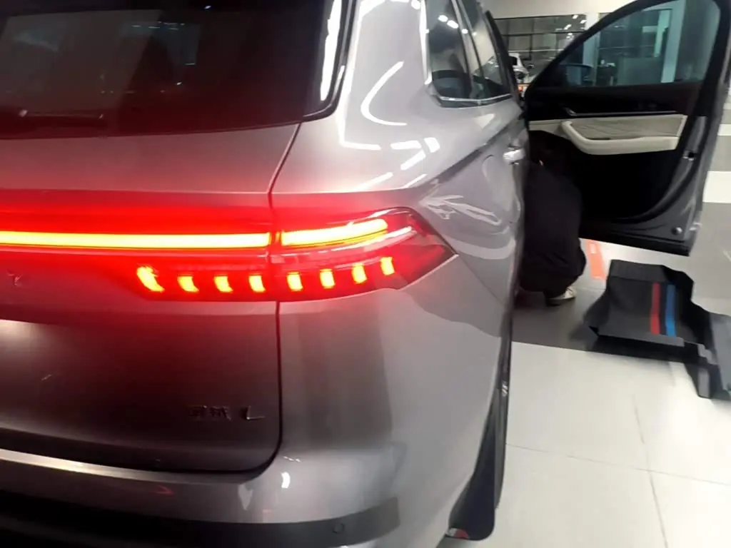 Geely Xingyue L 2025 — Фото 8/20