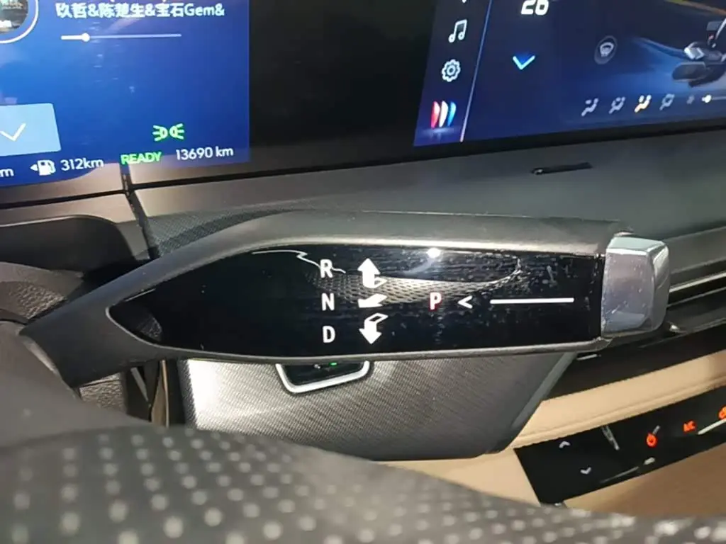 Buick GL8 New Energy 2025 — Photo 14/20