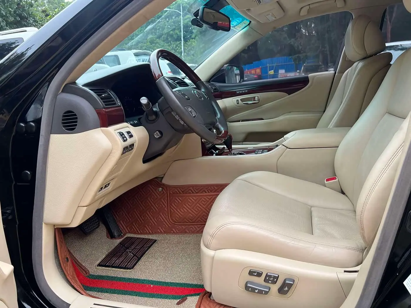 Lexus LS 2010 — ფოტო 8/15
