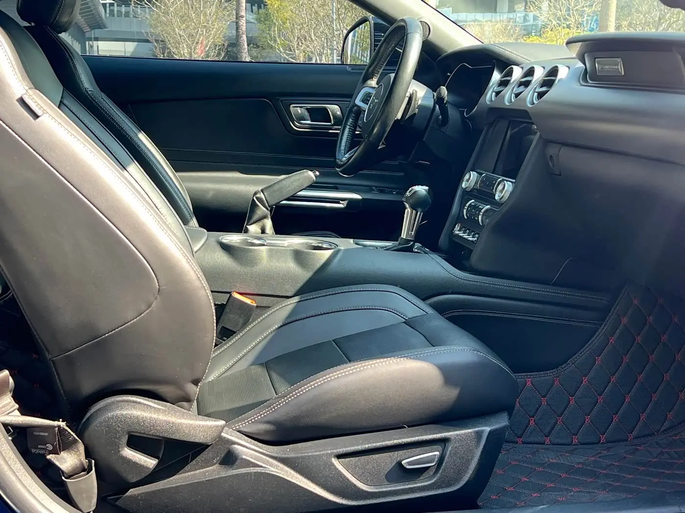 Ford Mustang 2020 — Photo 9/17