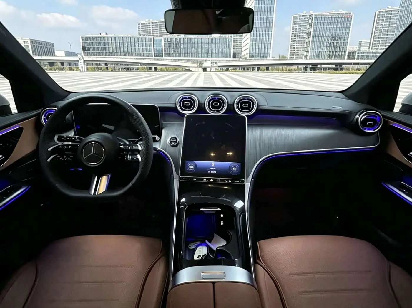 Mercedes-Benz GLC 2023 — Photo 6/10