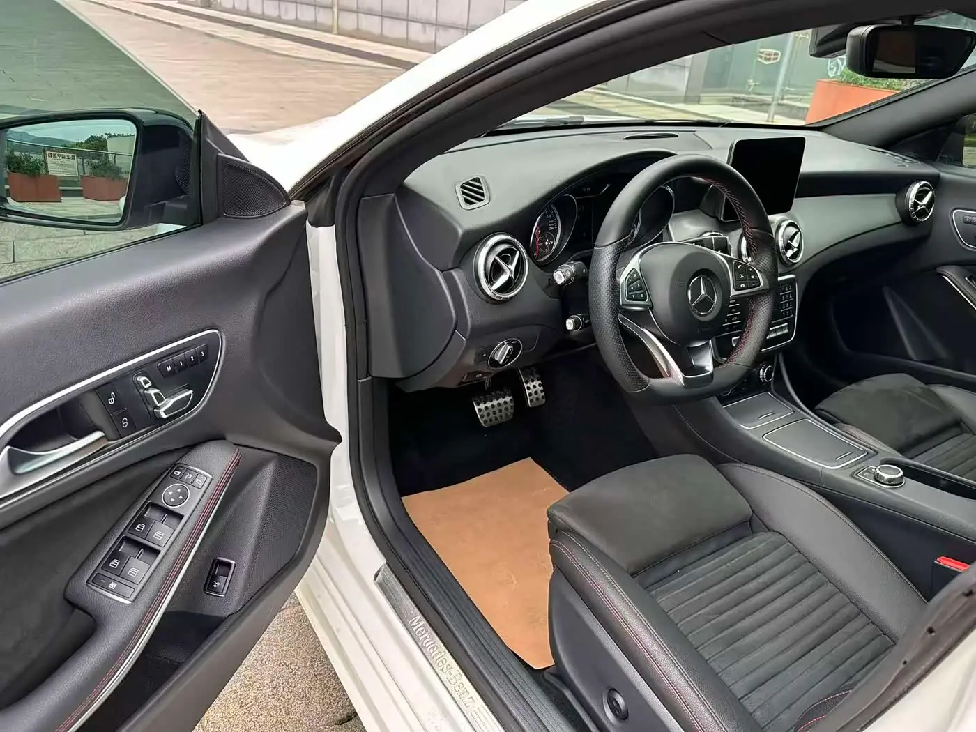 Mercedes-Benz CLA 2018 — Фото 4/20