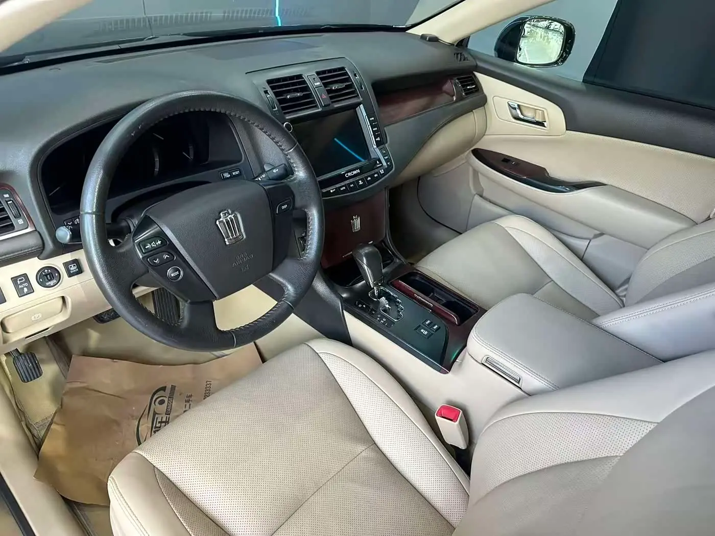 Toyota Crown 2012 — Photo 11/12