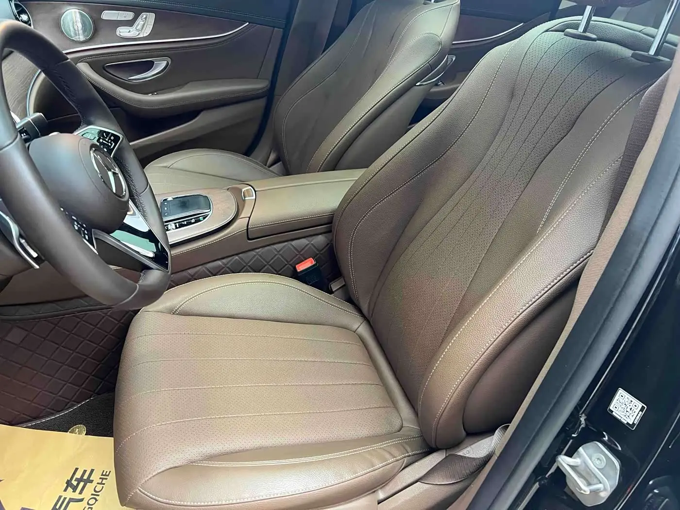 Mercedes-Benz E-Class 2023 — Photo 11/16