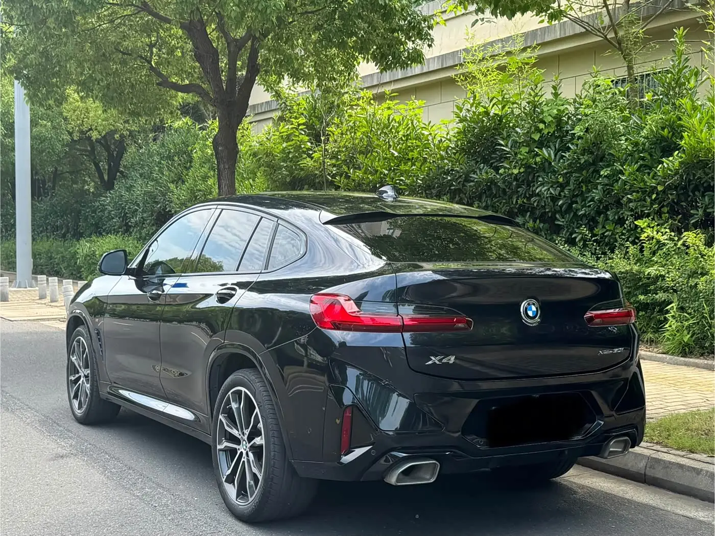 BMW X4 2022 — Фото 4/15