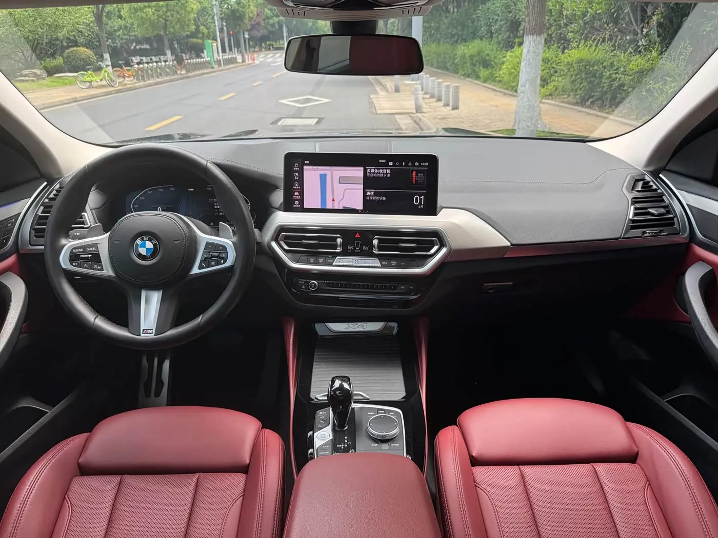 BMW X4 2022 — Фото 14/15