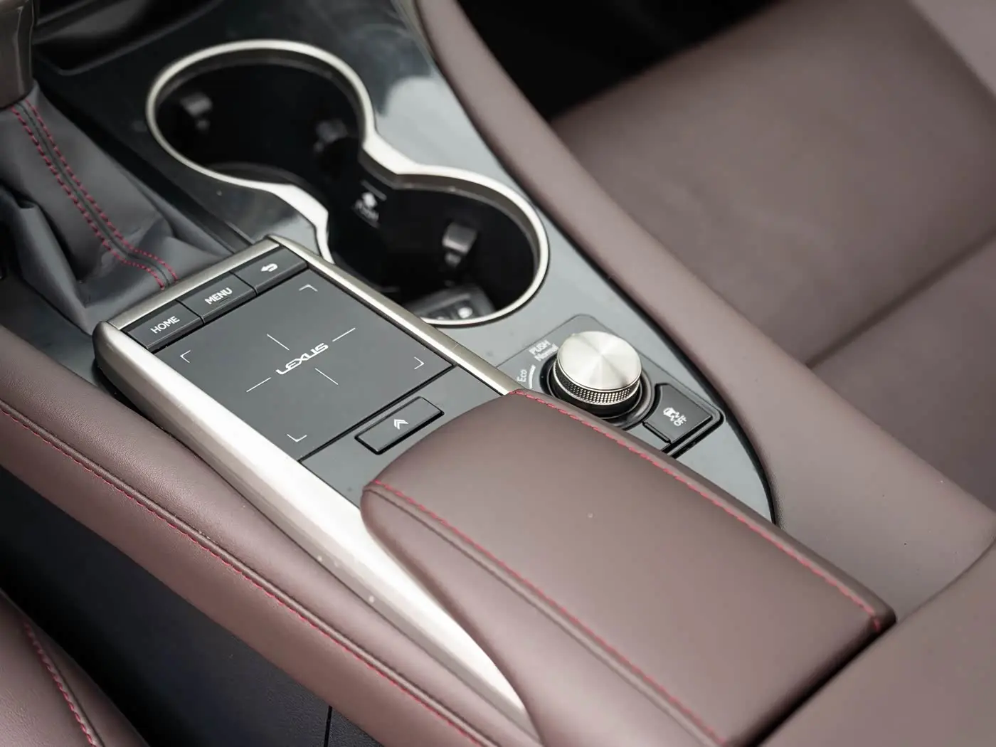 Lexus RX 2022 — Photo 18/20