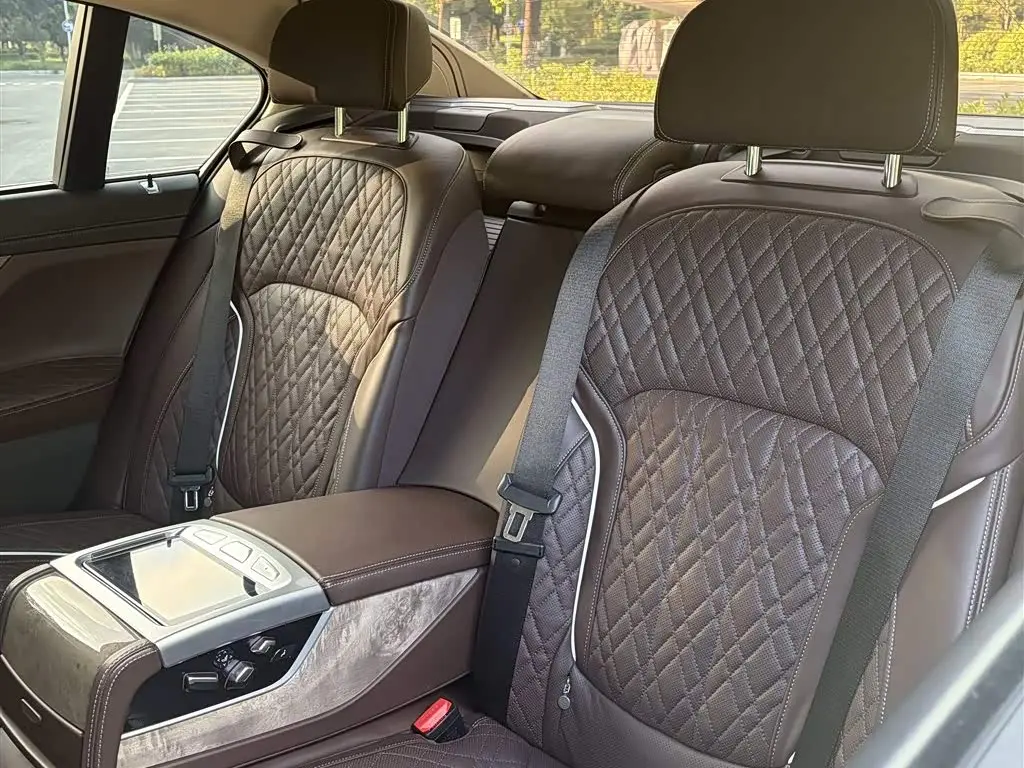 BMW 7 Series 2020 — Photo 18/20