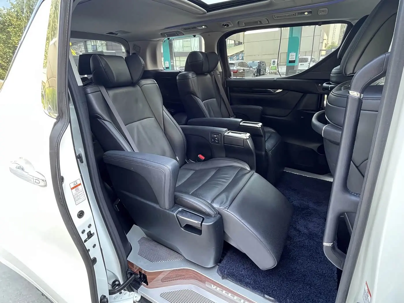 Toyota Vellfire 2022 — Photo 19/20
