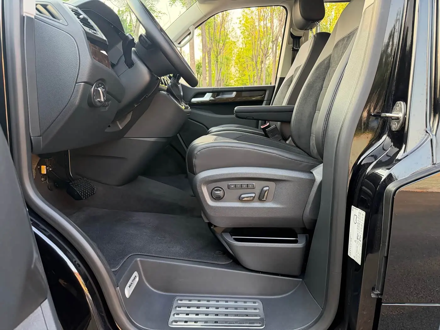 Volkswagen Multivan 2019 — Фото 11/20