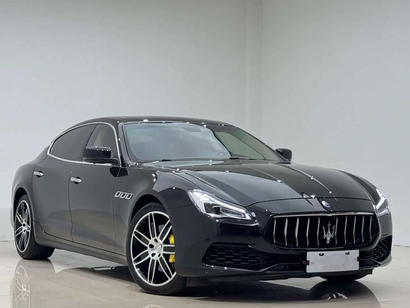Maserati Quattroporte 2014 — Фото 10/20