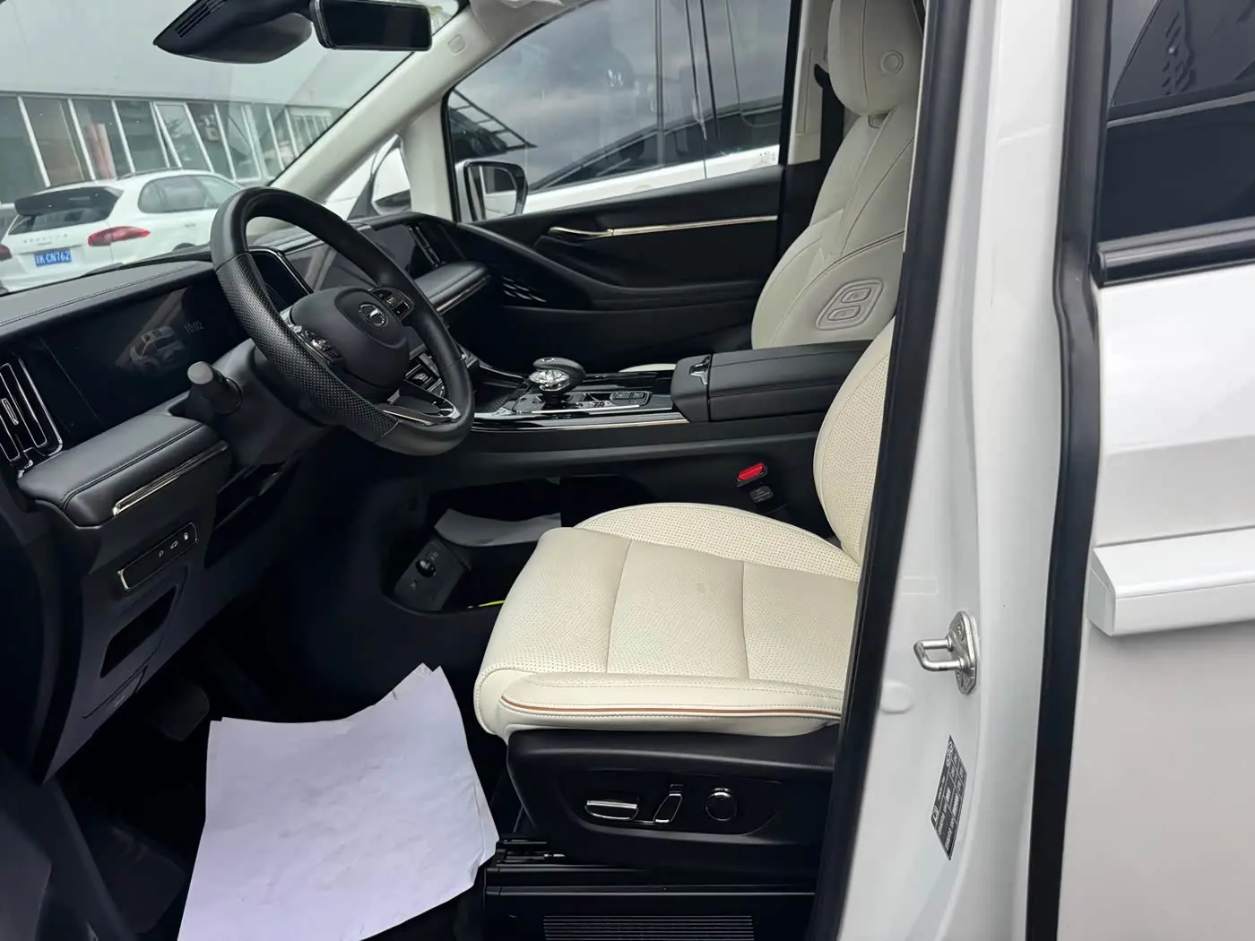 GAC Trumpchi Trumpchi E9 2023 — Photo 4/18