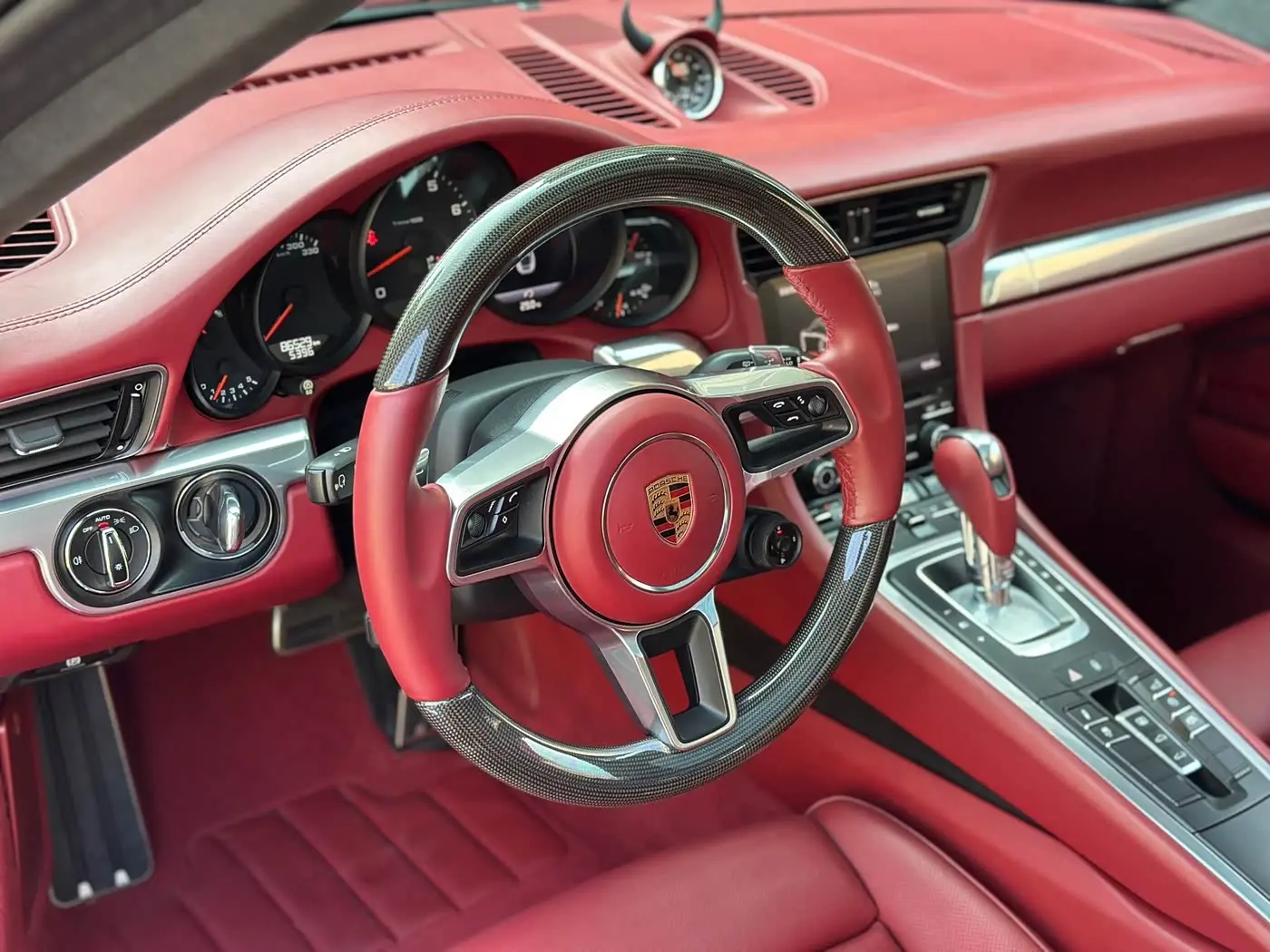 Porsche 911 2019 — Photo 12/16