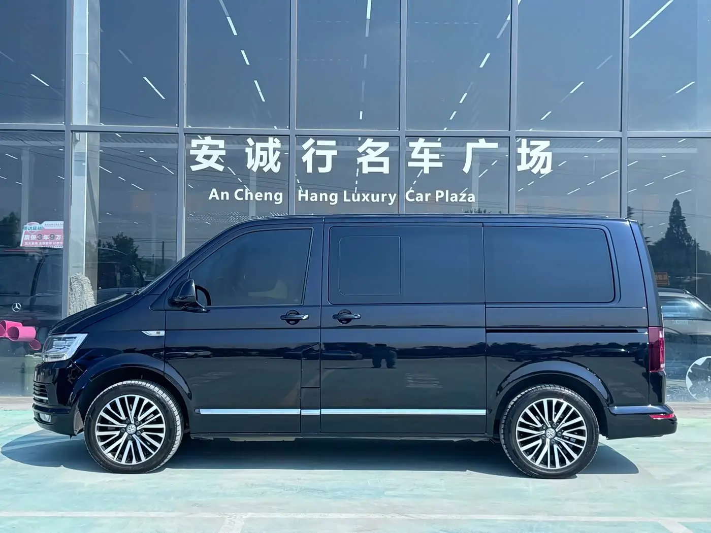 Volkswagen Multivan 2018 — Photo 4/20
