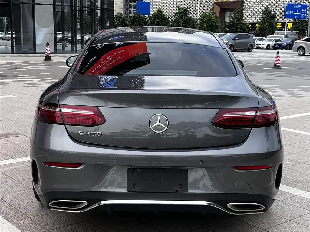 Mercedes-Benz E-Class 2023 — Photo 17/19
