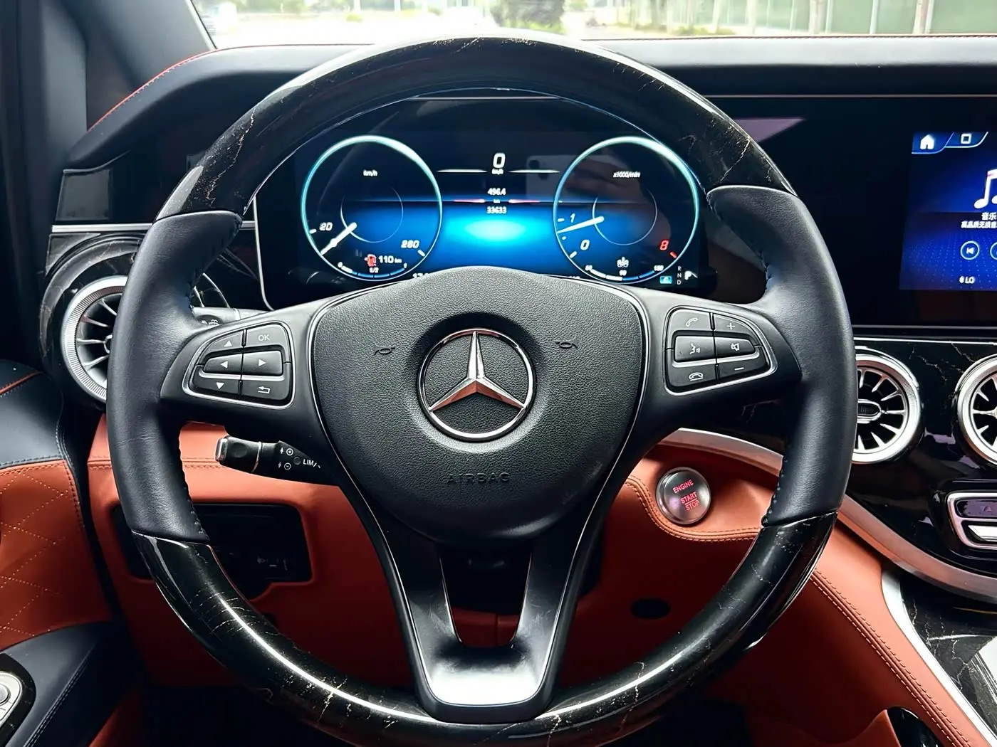 Mercedes-Benz Vito 2023 — Photo 7/20