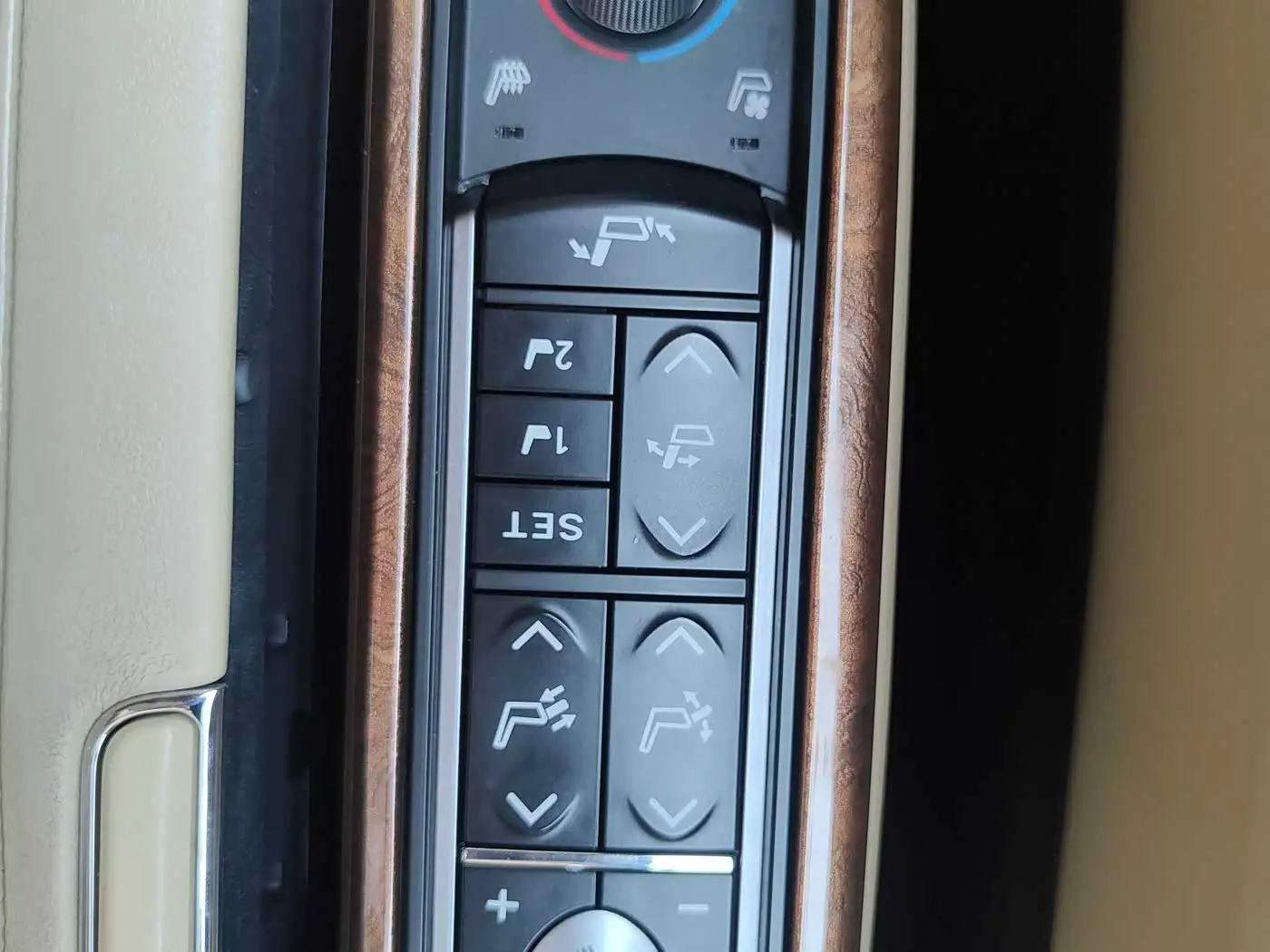 Toyota Alphard 2018 — Photo 16/16