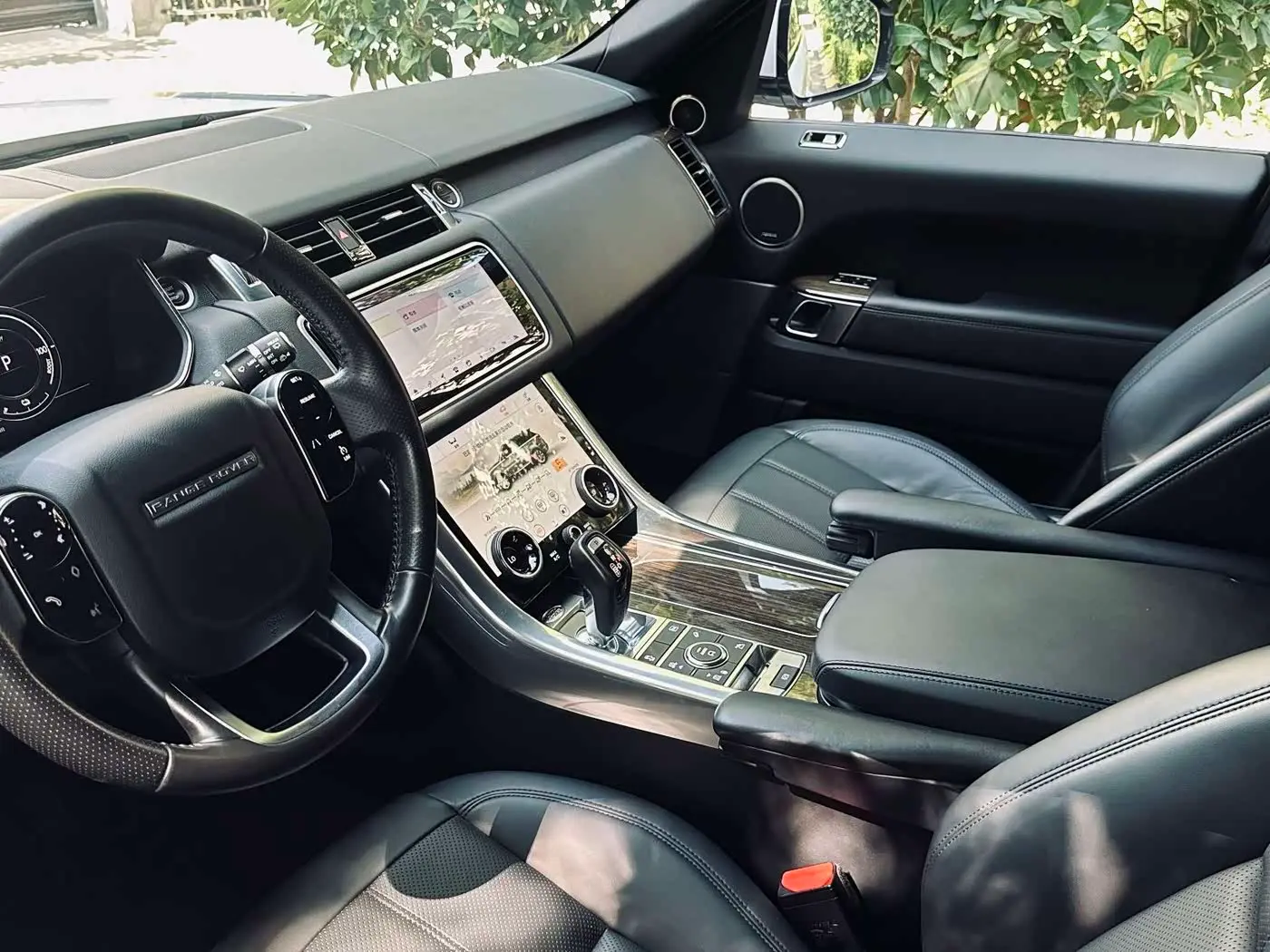 Land Rover Range Rover Sport PHEV 2018 — Photo 9/19
