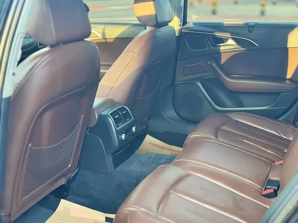Audi A6L 2015 — Photo 8/9