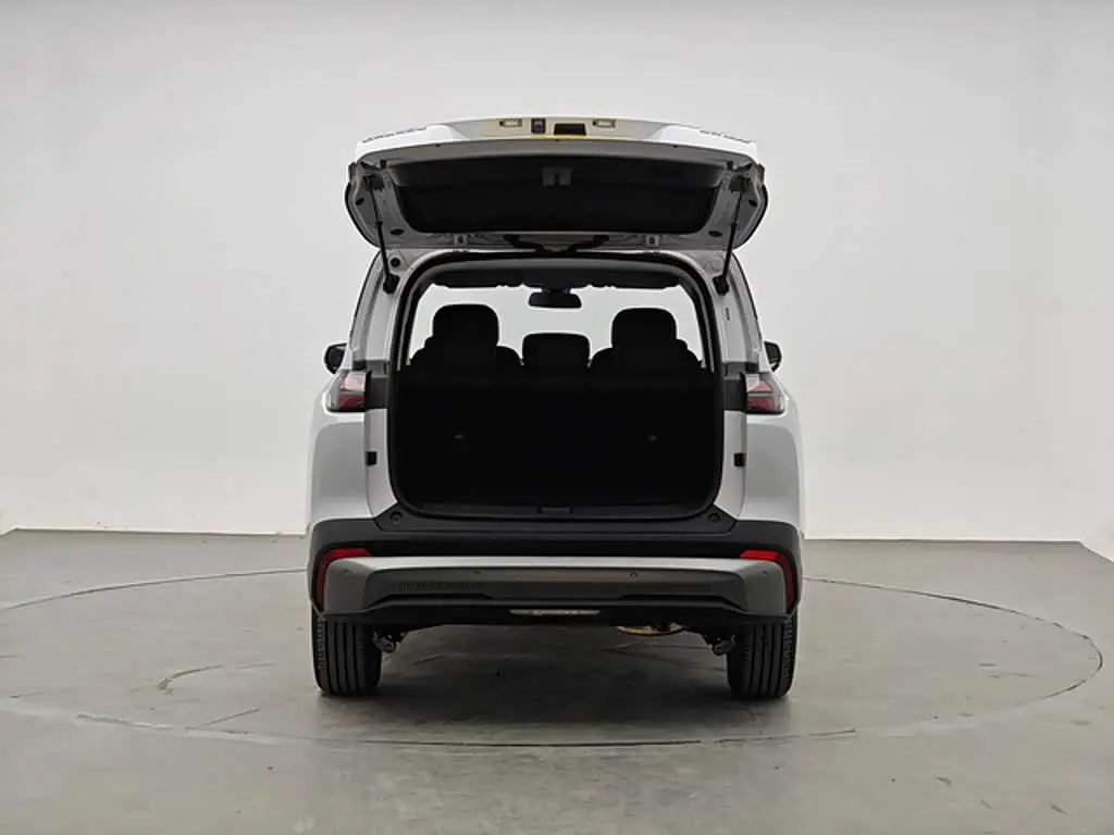 Wuling Motors Starlight 560 NEV 2025 — Фото 10/14