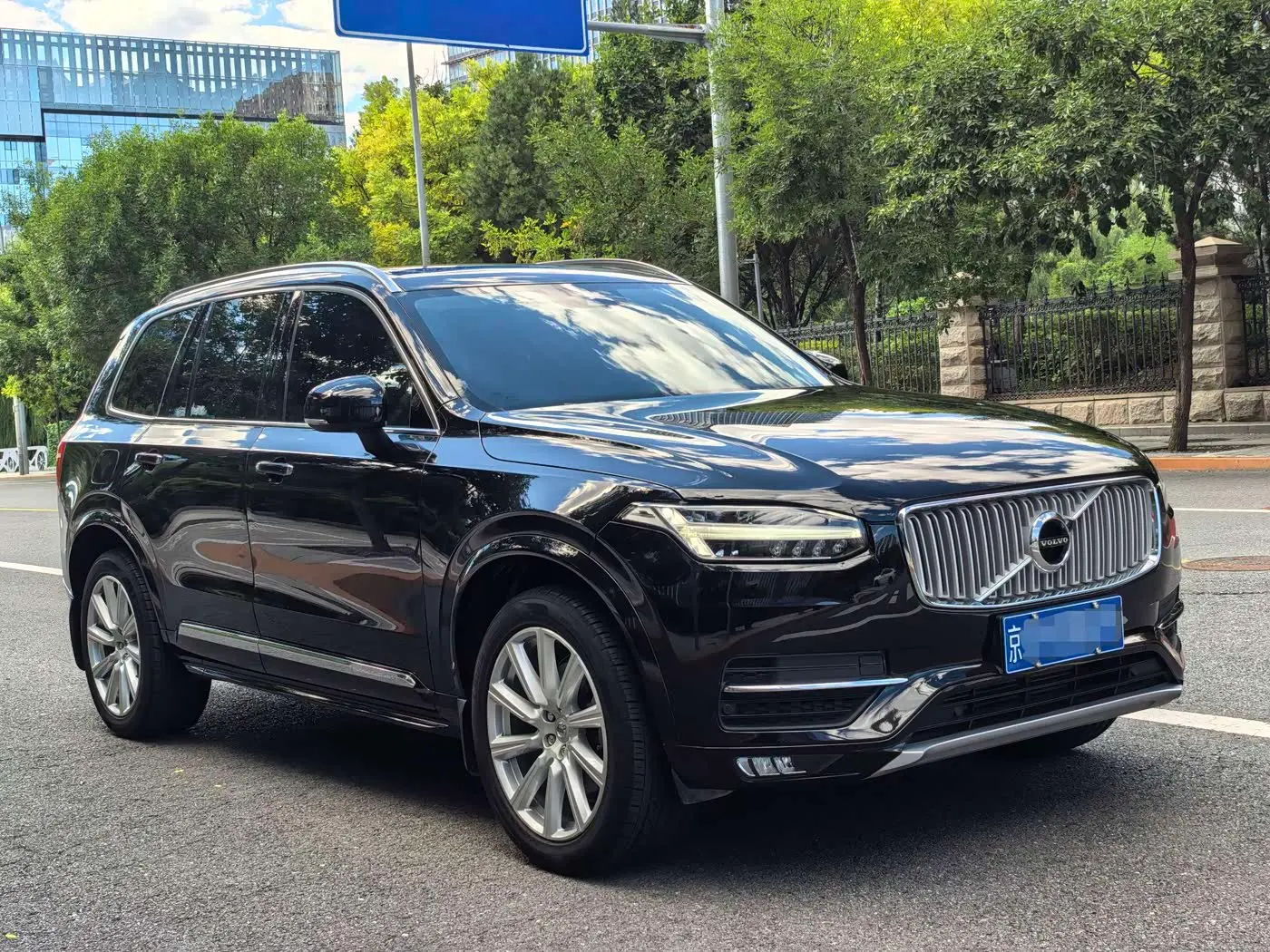 Volvo XC90 2019 — Photo 3/18