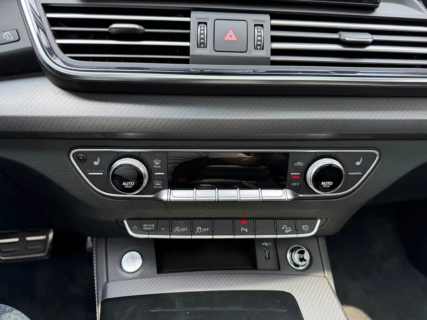 Audi Q5L 2024 — Şəkil 15/20
