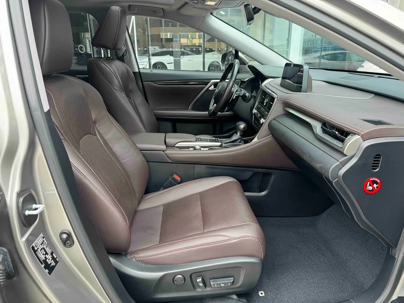 Lexus RX 2021 — Photo 6/9