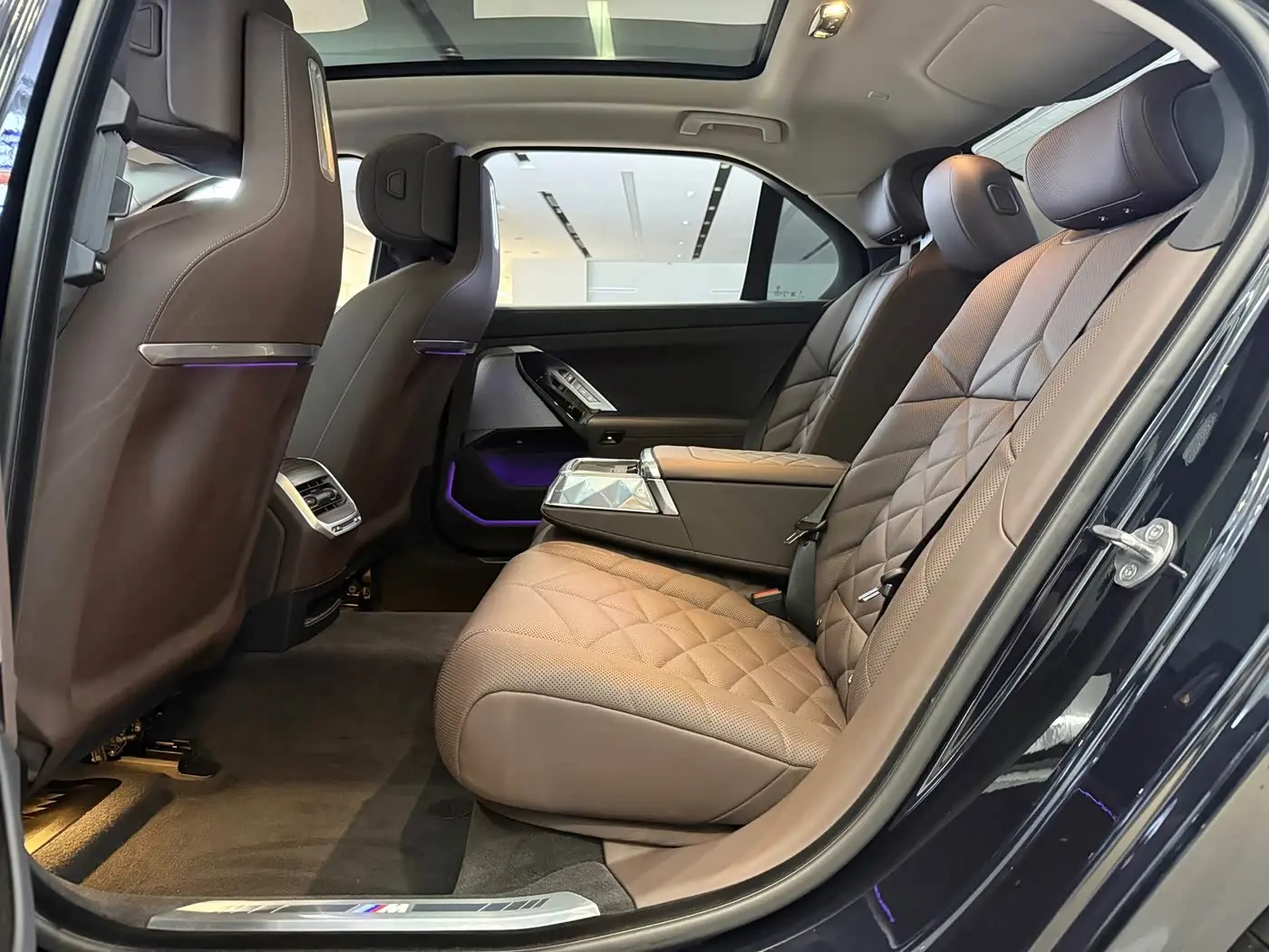 BMW 7 Series 2025 — Photo 10/18