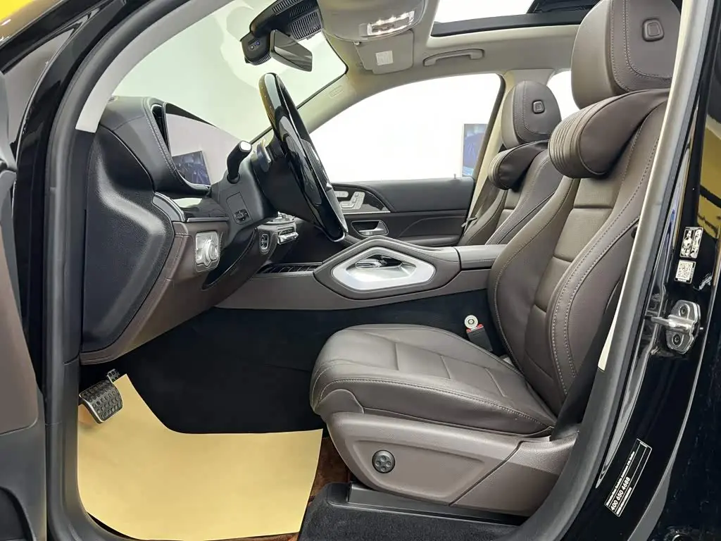 Mercedes-Benz GLS 2023 — Photo 18/20