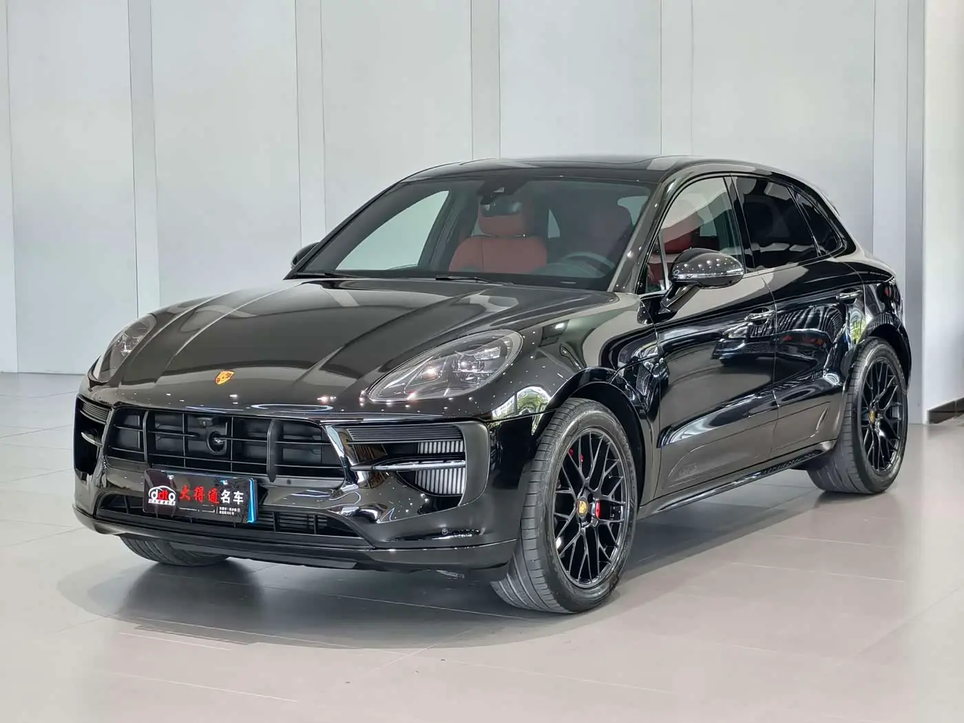 Porsche Macan 2024 — Фото 1/18