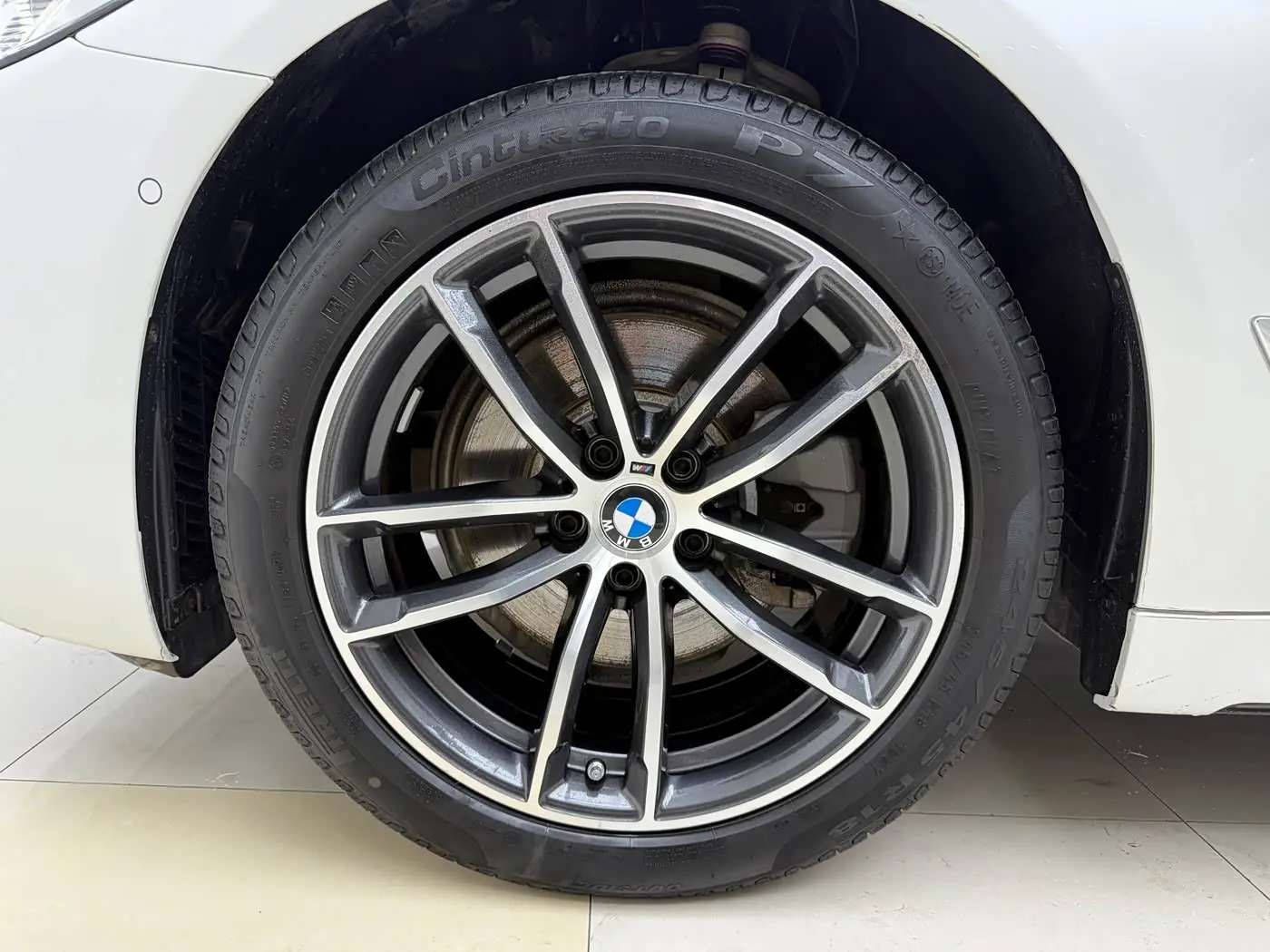 BMW 5 Series 2021 — Photo 18/19