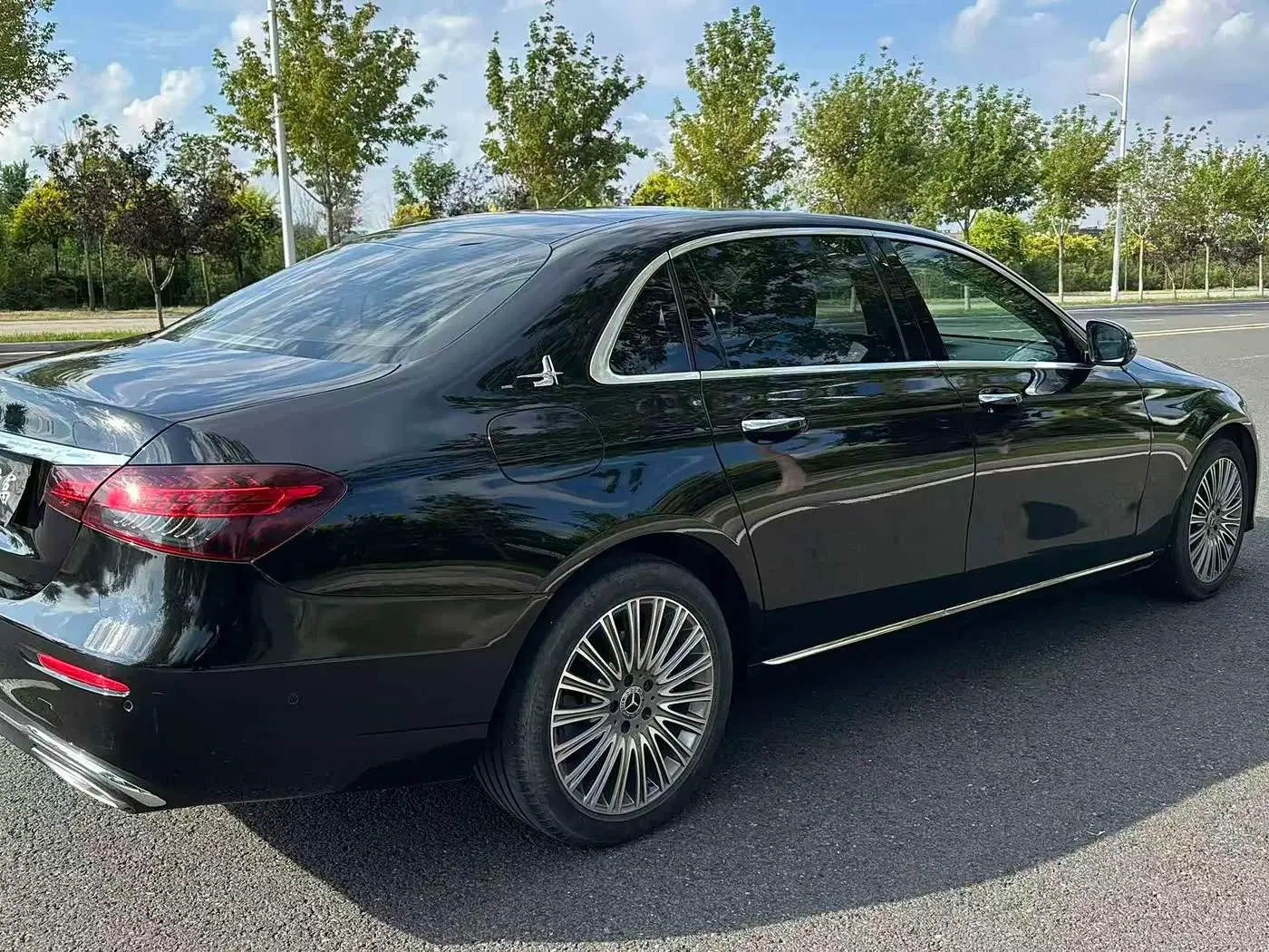 Mercedes-Benz E-Class 2023 — Photo 4/13