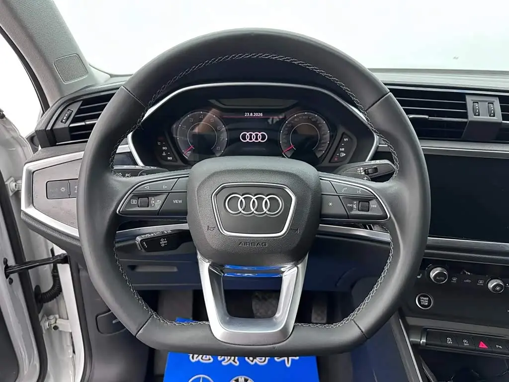 Audi Q3 2022 — Фото 16/18